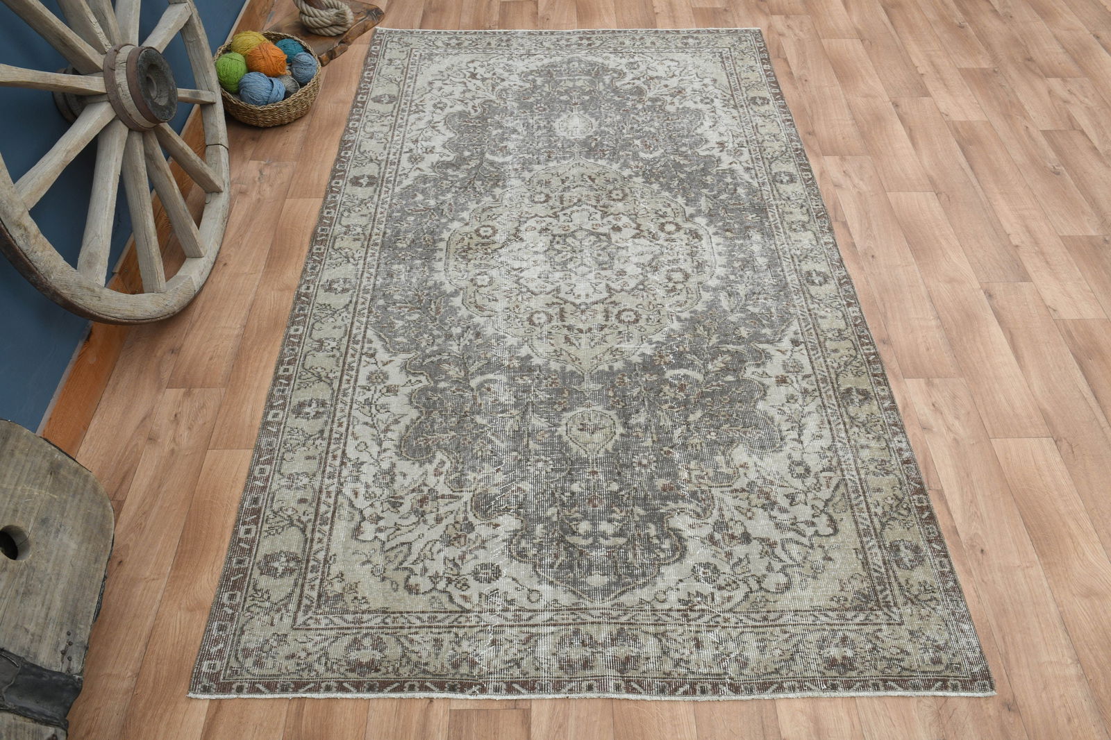 5'5x8'9 ft, BROWN BEIGE RUG (1 of 10)