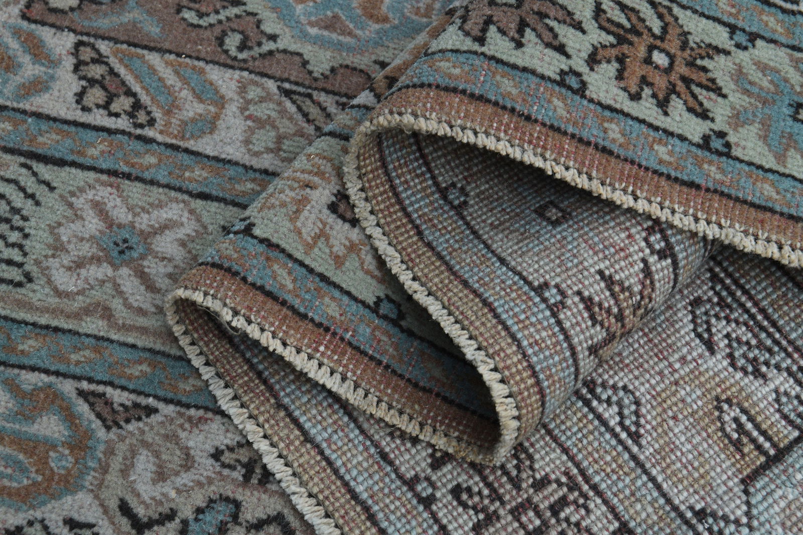 5'7x9'2 ft, ORANGE BROWN DÉCOR: Title: 5'7x9'2 ft, ORANGE BROWN DÉCOR Description: This Turkish one-of-a-kind Vintage Turkish Rug is hand-knotted and handwoven by the most skilled artisans who use pure wool, in muted, natural