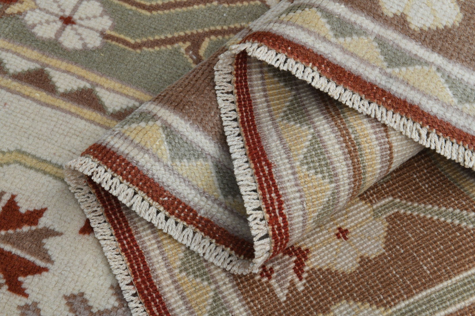 5'4x7'3 ft,BORDEED OUSHAK RUG: Title: 5'4x7'3 ft,BORDEED OUSHAK RUG Description: This Turkish one-of-a-kind Vintage Turkish Rug is hand-knotted and handwoven by the most skilled artisans who use pure wool, in muted, natural tones,