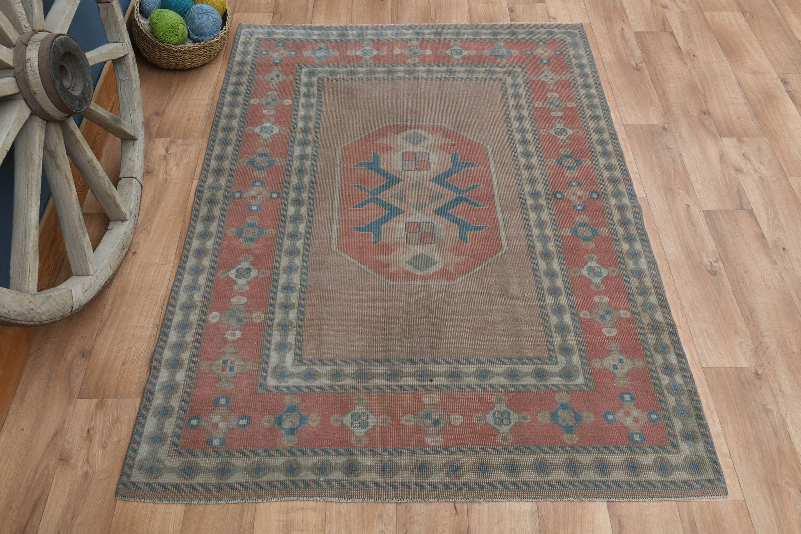 4'7x6'4 ft, BROWN AREA RUG (1 of 10)