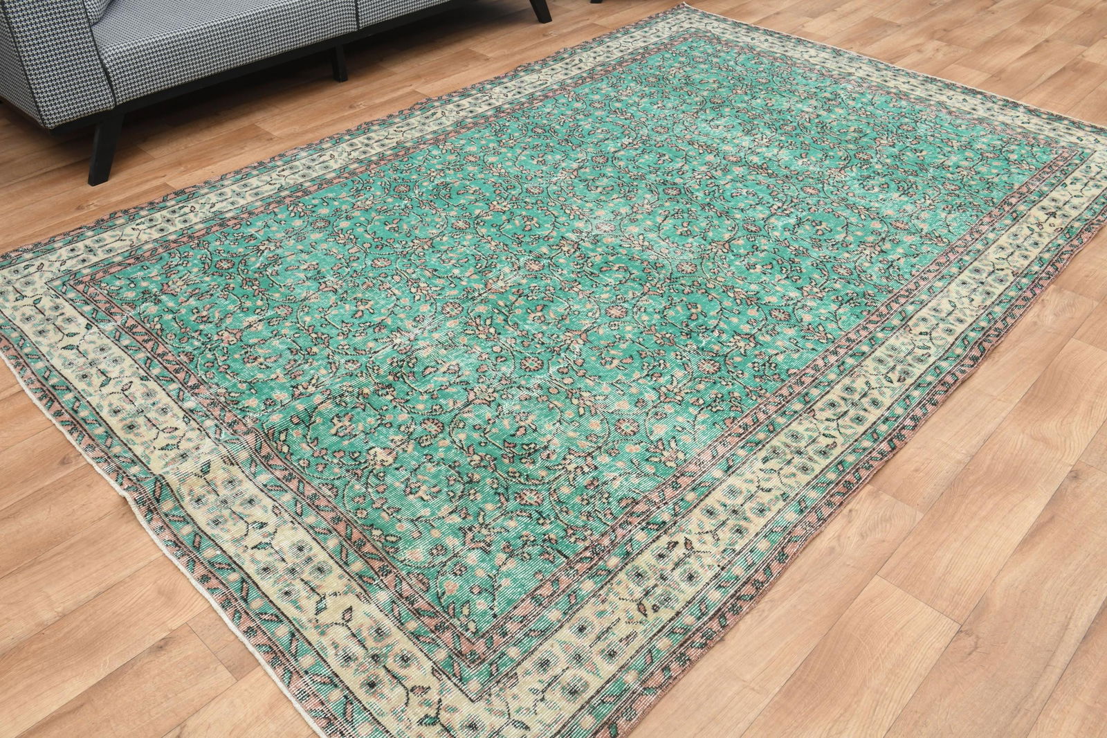 7x10'4 ft, HANDMADE TURKISH AREA Rug - 7