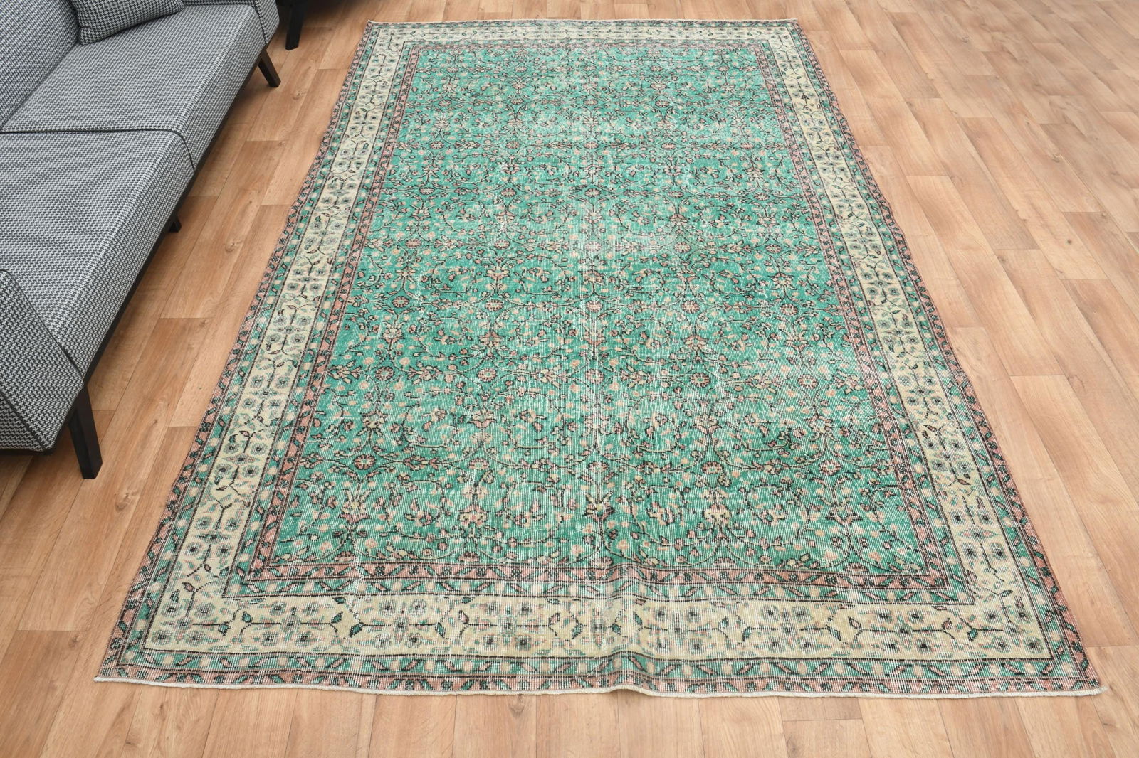 7x10'4 ft, HANDMADE TURKISH AREA Rug - 8