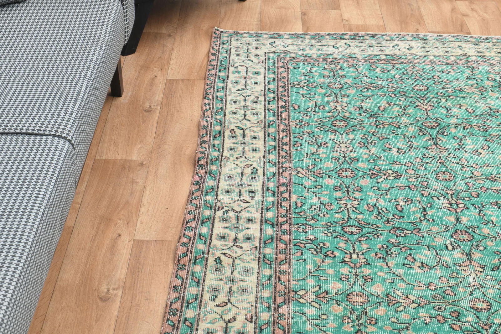 7x10'4 ft, HANDMADE TURKISH AREA Rug - 9