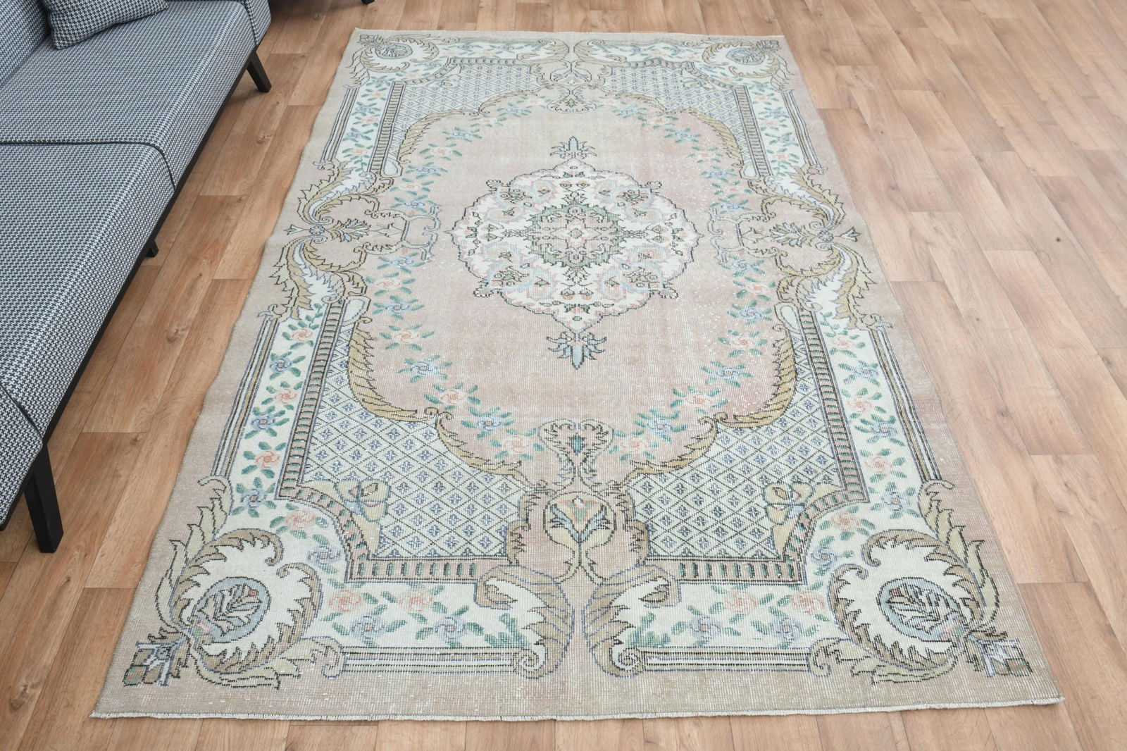 6.1x9.4 ft, MODERN TURKISH RUG: Title: 6.1x9.4 ft, MODERN TURKISH RUG Description: This Turkish one-of-a-kind Vintage Turkish Rug is hand-knotted and handwoven by the most skilled artisans who use pure wool, in muted, natural tones,