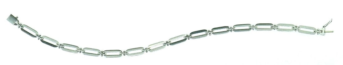 VINTAGE Platinum Bracelet for Charms Circa 1940s: Title: VINTAGE Platinum Bracelet for Charms Circa 1940s Description: Nadine Krakov Collection Fine Jewelry, Arts & Antiques 191 South Beverly Drive Beverly Hills, CA 90212 KG Vintage LEONARD