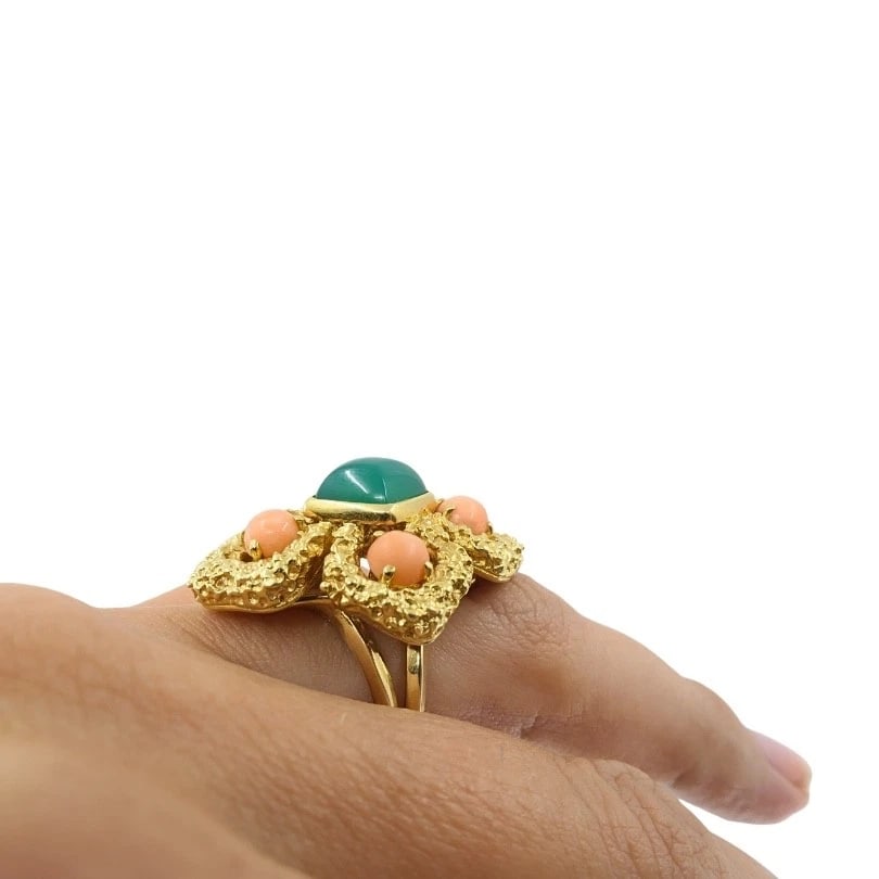Vintage Van Cleef & Arpels 18k Gold Coral Chrysoprase Ring - 4