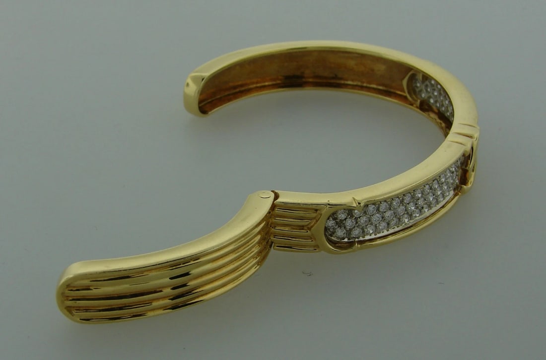 c.1980s CARTIER 2.34 cts DIAMOND YELLOW GOLD BANGLE BRACELET C de Cartier Signed - 7
