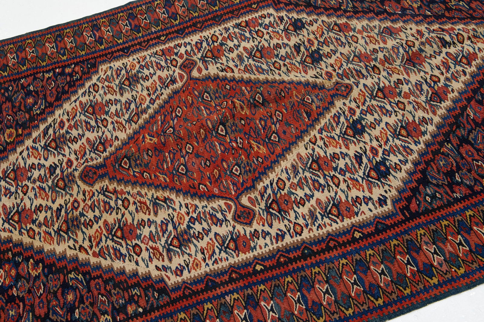 Blue Vintage Senneh Wool Rug With Medallon Motif - 3