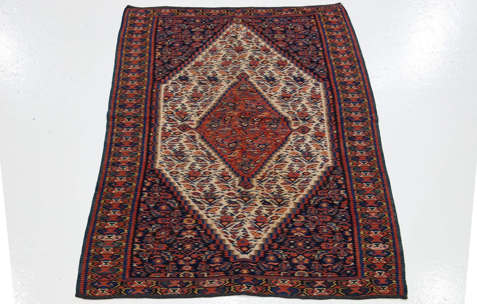 Blue Vintage Senneh Wool Rug With Medallon Motif - 4