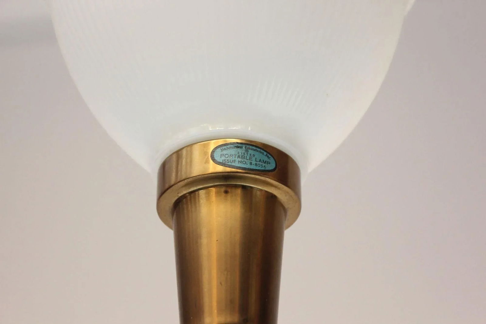 Hollywood Regency-Style Brass and Glass Table Lamp by Stiffel - 10