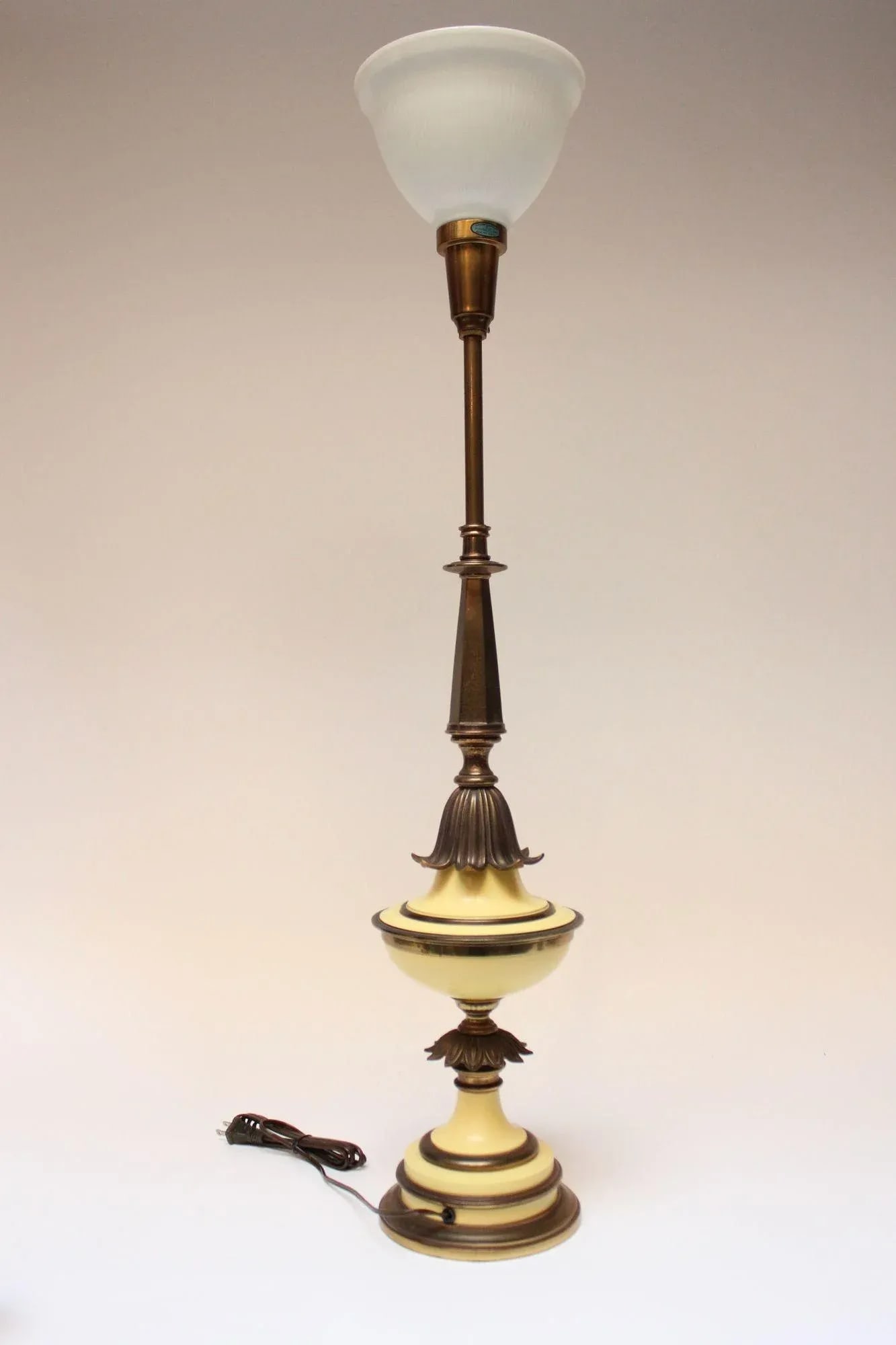 Hollywood Regency-Style Brass and Glass Table Lamp by Stiffel - 11