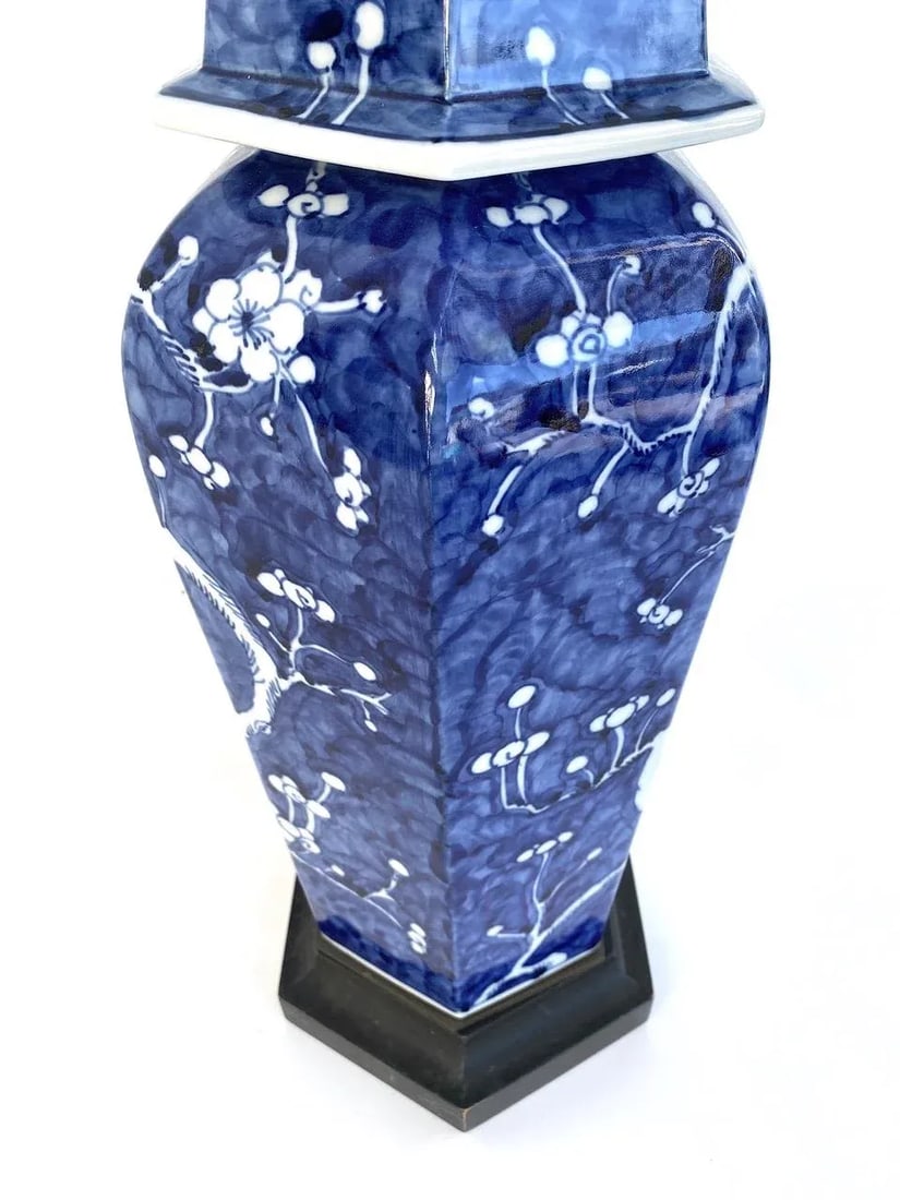 Vintage Mid 20th Century Chinoiserie Style Blue & White Ceramic Table Lamp - 5
