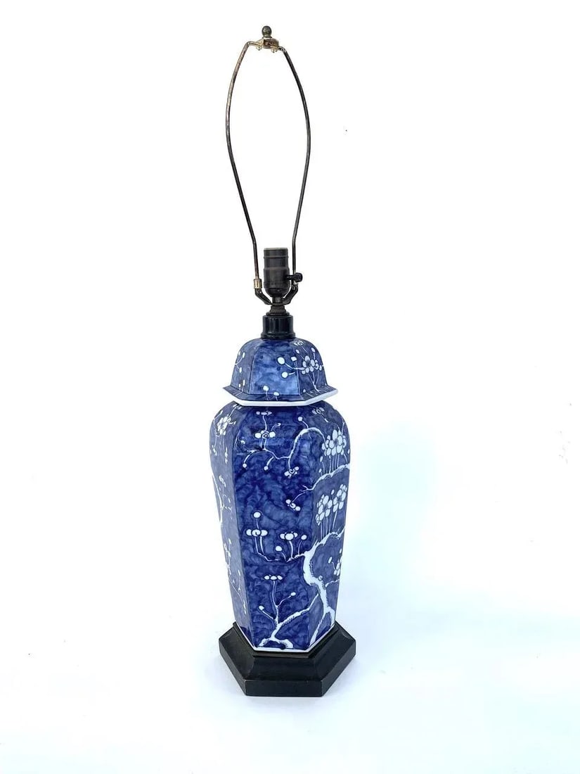 Vintage Mid 20th Century Chinoiserie Style Blue & White Ceramic Table Lamp - 6