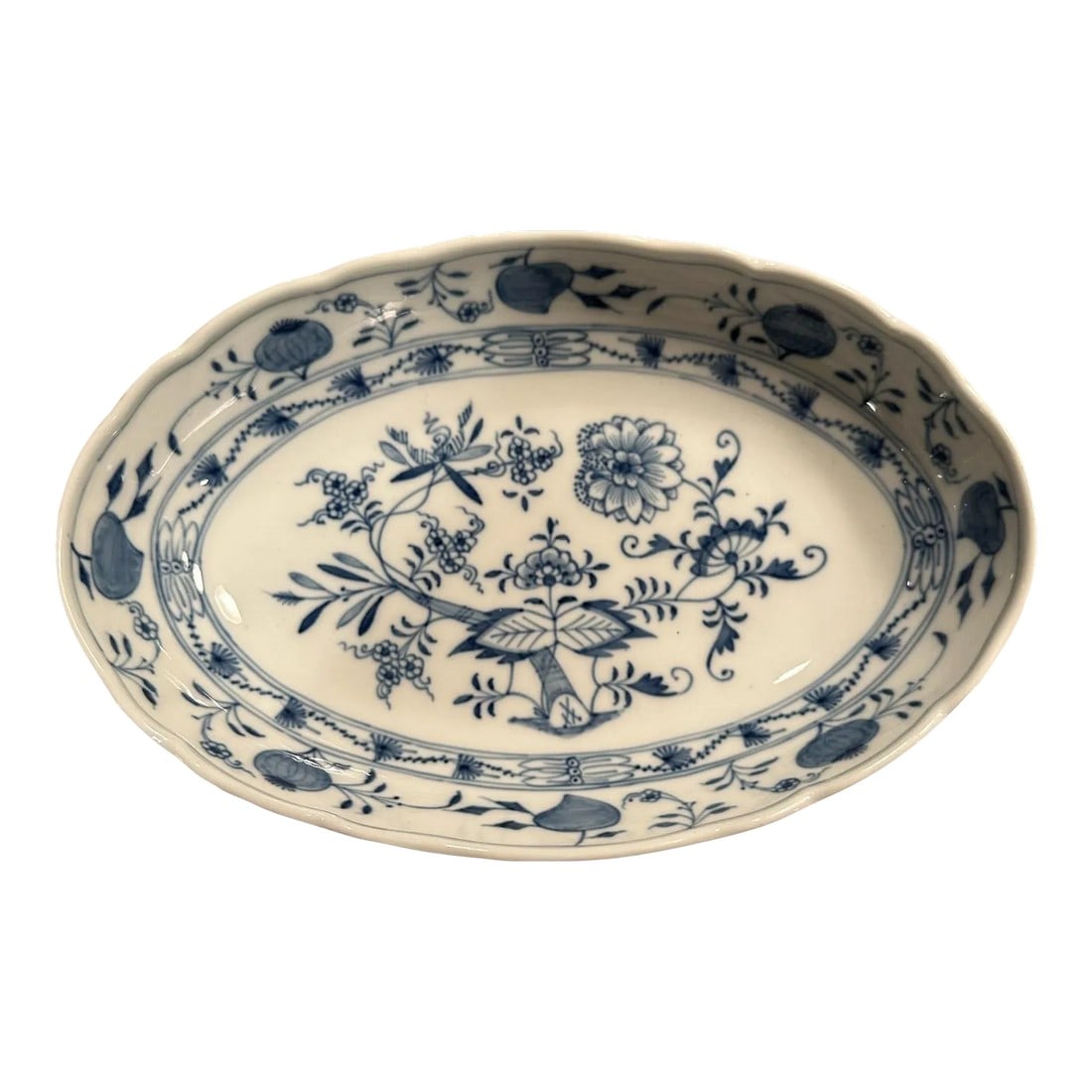 Antique 19th Century Meissen Blue Onion Platter: Elegant Antique 19th Century Meissen Blue Onion Platter This small antique platter makes a beautiful display piece in the center of the table or showcased on a shelf. The type of cross swords on