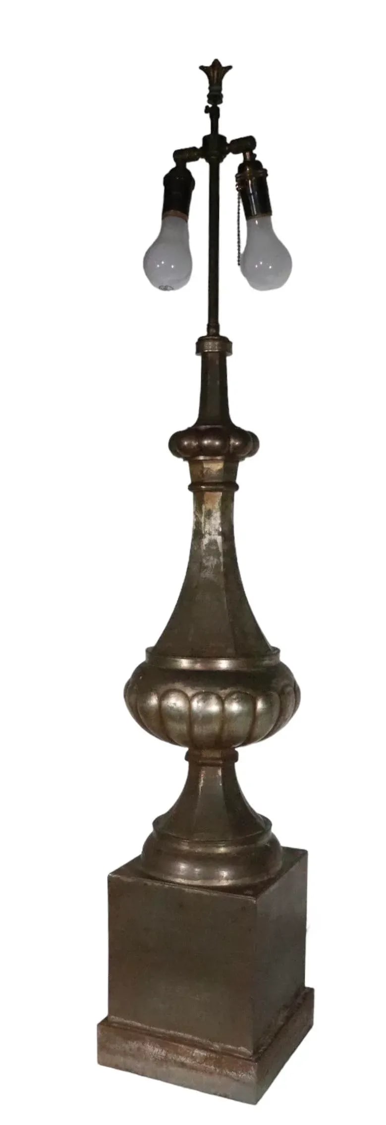 Oversize Decorative Tin Table Lamp Att. To the Marbo Lamp Company 1950/1970's - 6