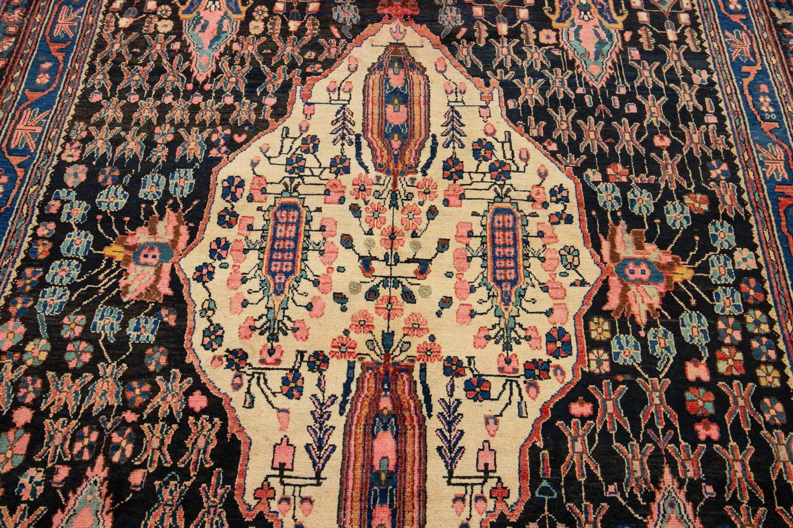 1960s Multicolored Vintage Bidjar Persian Wool Rug With Medallion Motif - 4