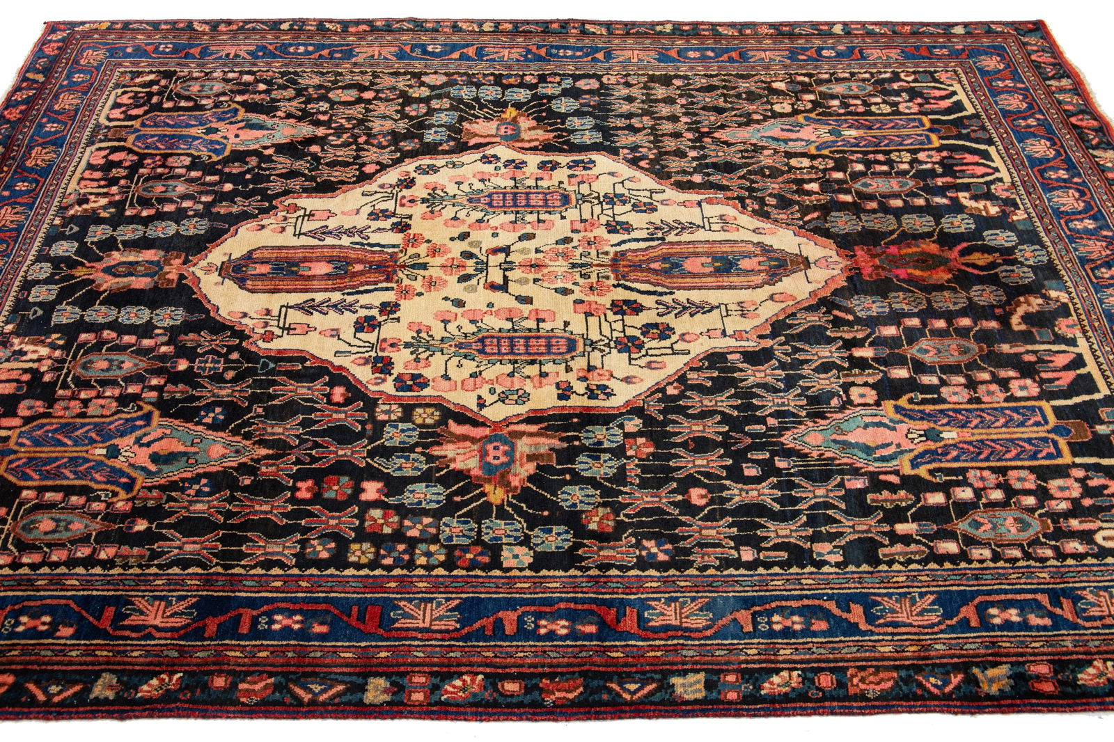 1960s Multicolored Vintage Bidjar Persian Wool Rug With Medallion Motif - 5