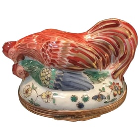 Early 20th Century St. Cloud Style Hen and Chicken Snuff Box by Samson