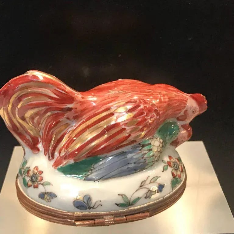 Early 20th Century St. Cloud Style Hen and Chicken Snuff Box by Samson - 3