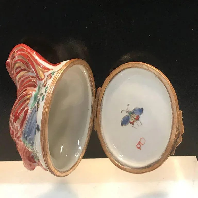 Early 20th Century St. Cloud Style Hen and Chicken Snuff Box by Samson - 6