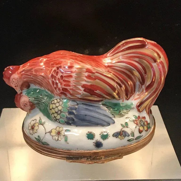 Early 20th Century St. Cloud Style Hen and Chicken Snuff Box by Samson - 8