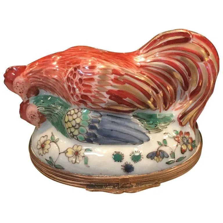 Early 20th Century St. Cloud Style Hen and Chicken Snuff Box by Samson - 9