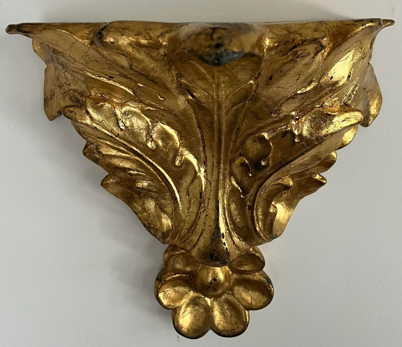 Late 20th Century Acanthus Leaf Gold Gilt Wall Bracket / Plate Shelf - 2