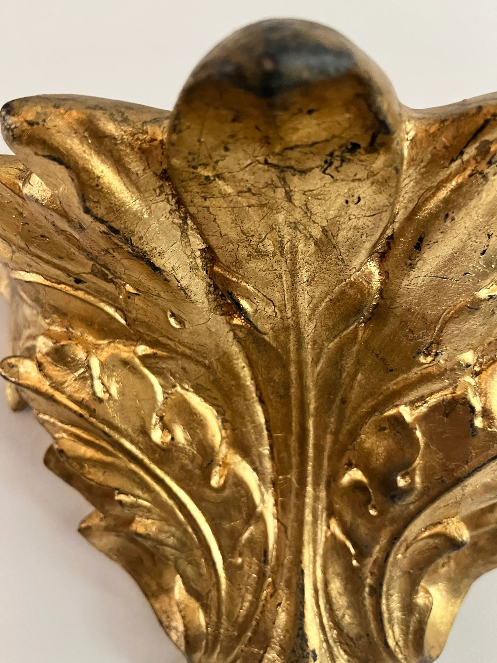 Late 20th Century Acanthus Leaf Gold Gilt Wall Bracket / Plate Shelf - 7