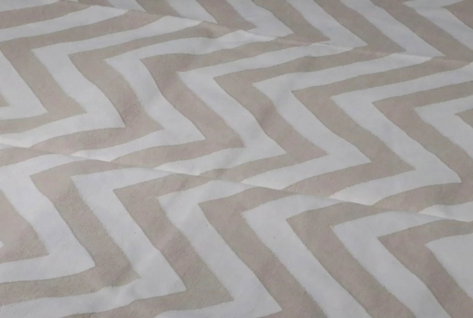 Geometric Flat Weave Dhurrie Carpet by the Rug Company in Gray and Ivory - 10