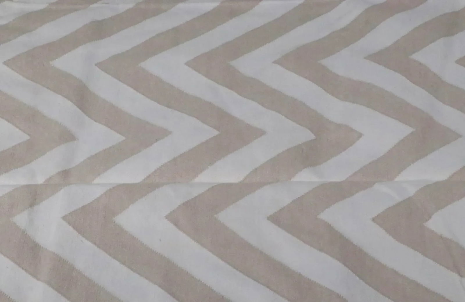 Geometric Flat Weave Dhurrie Carpet by the Rug Company in Gray and Ivory - 11