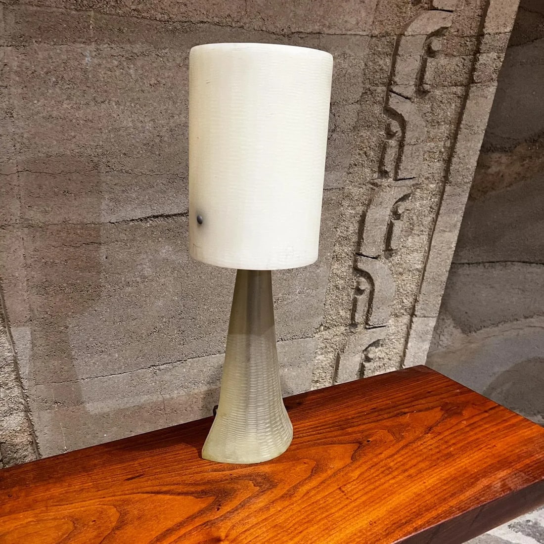 1970s Vintage Modern Resin Table Lamp - 5