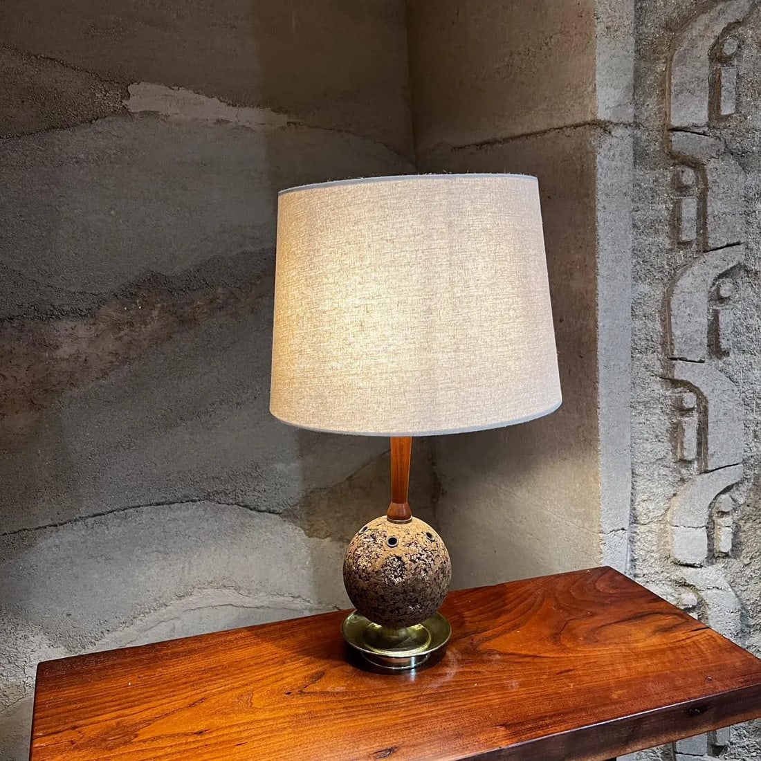 1960s Sculptural Cork and Walnut Table Desk Lamp Laurel Co - 2