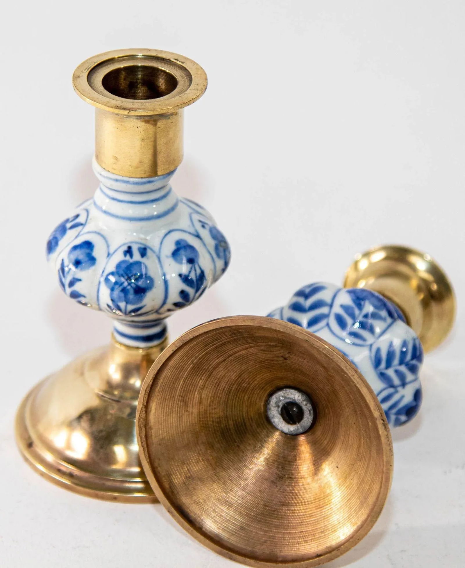 Vintage Delft Floral Blue and White Ceramic and Brass Candlesticks, a Pair 1950s - 8