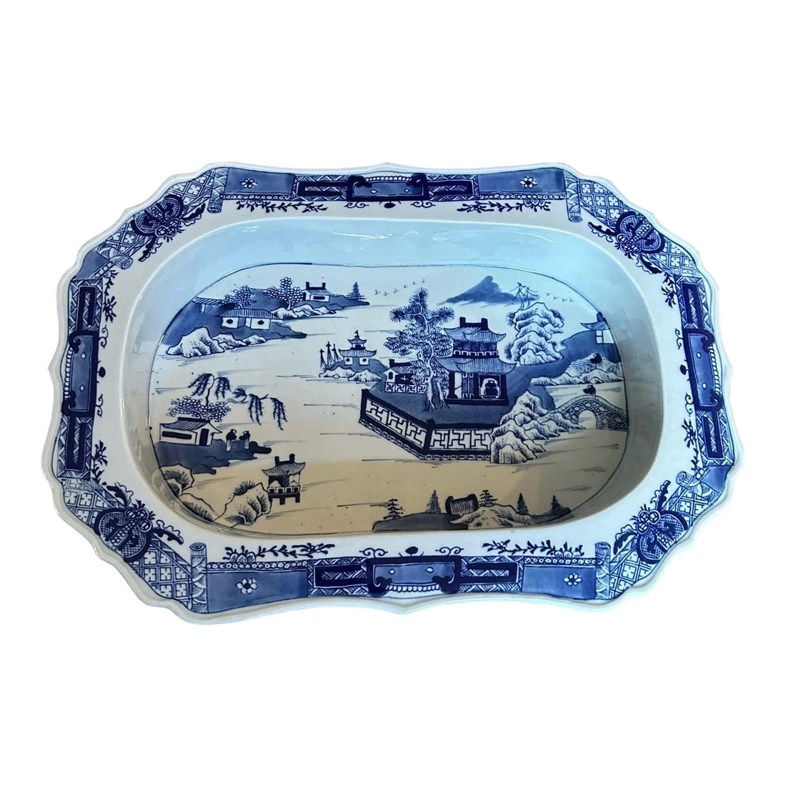 Antique Blue and White Chinoiserie Warming Dish With Pagoda Scenes: Impressive Antique Chinoiserie Blue and White Warming Dish with Pagoda Scene Elevate your dining experience with this Chinoiserie Blue and White Warming Dish, adorned with a captivating Pagoda
