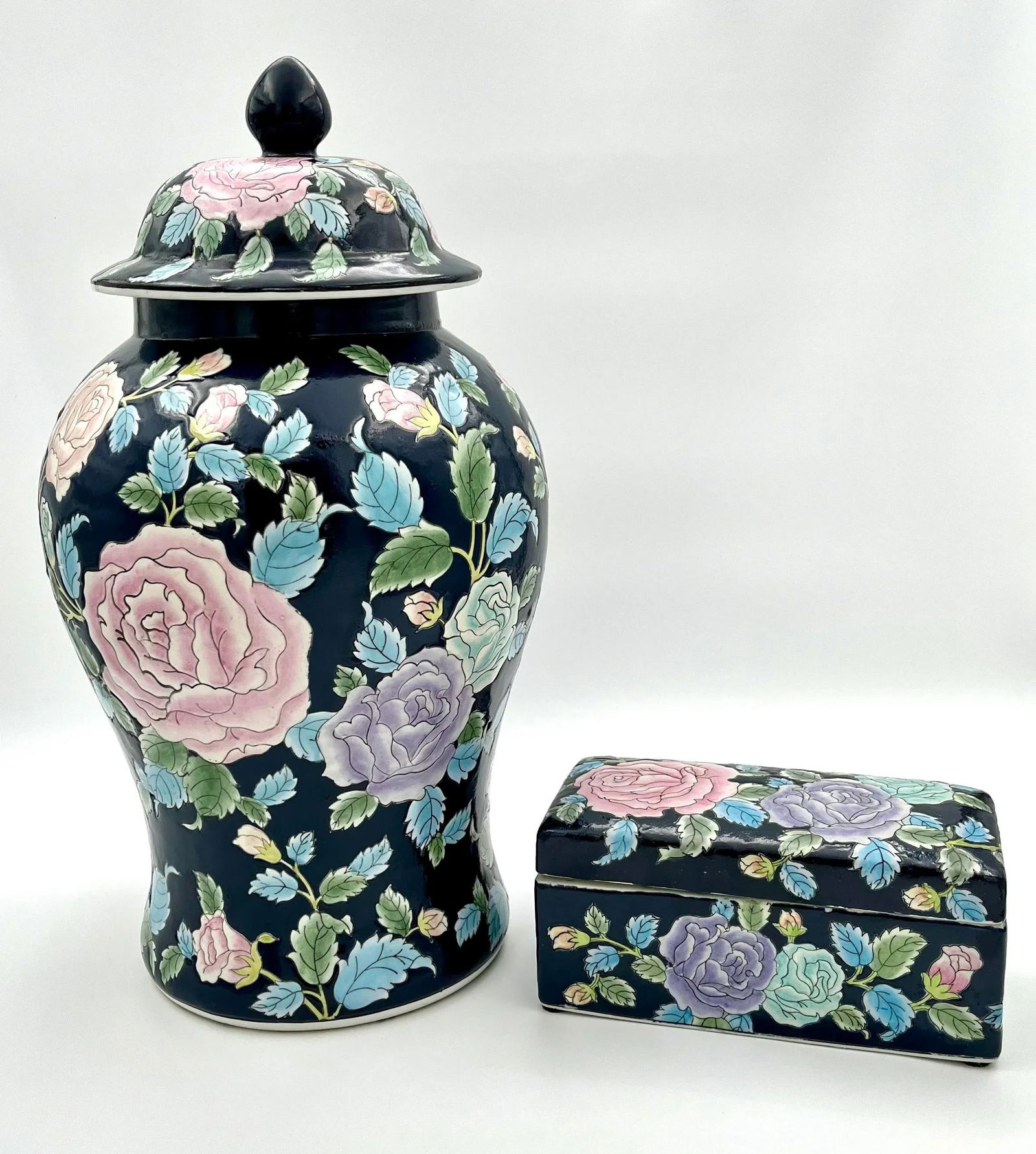 1980s Chinoiserie Sizeable Ginger Jar in Navy, Pink & Lavender - 10
