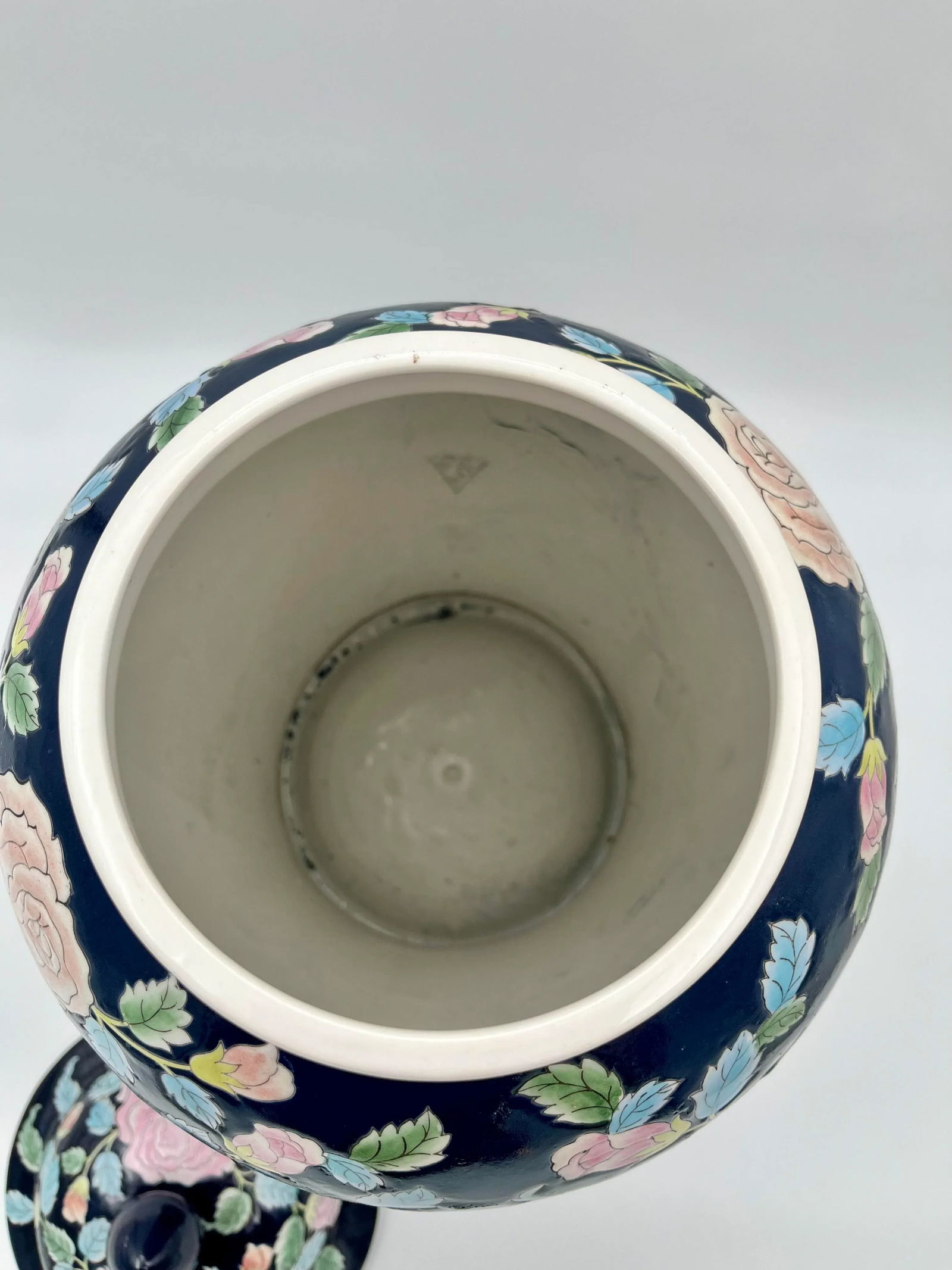 1980s Chinoiserie Sizeable Ginger Jar in Navy, Pink & Lavender - 5