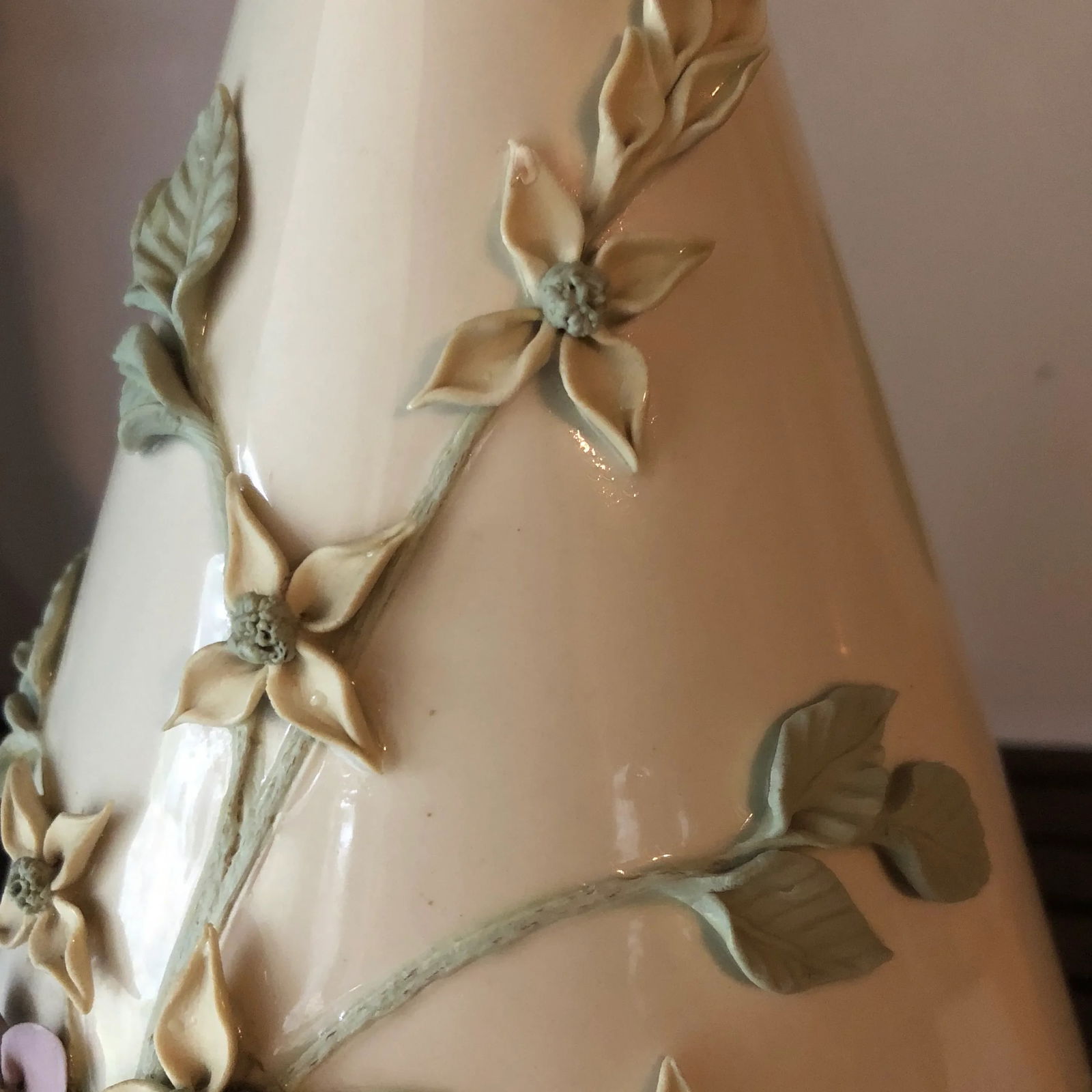1970s Vintage Ceramic Floral Lamp - 4