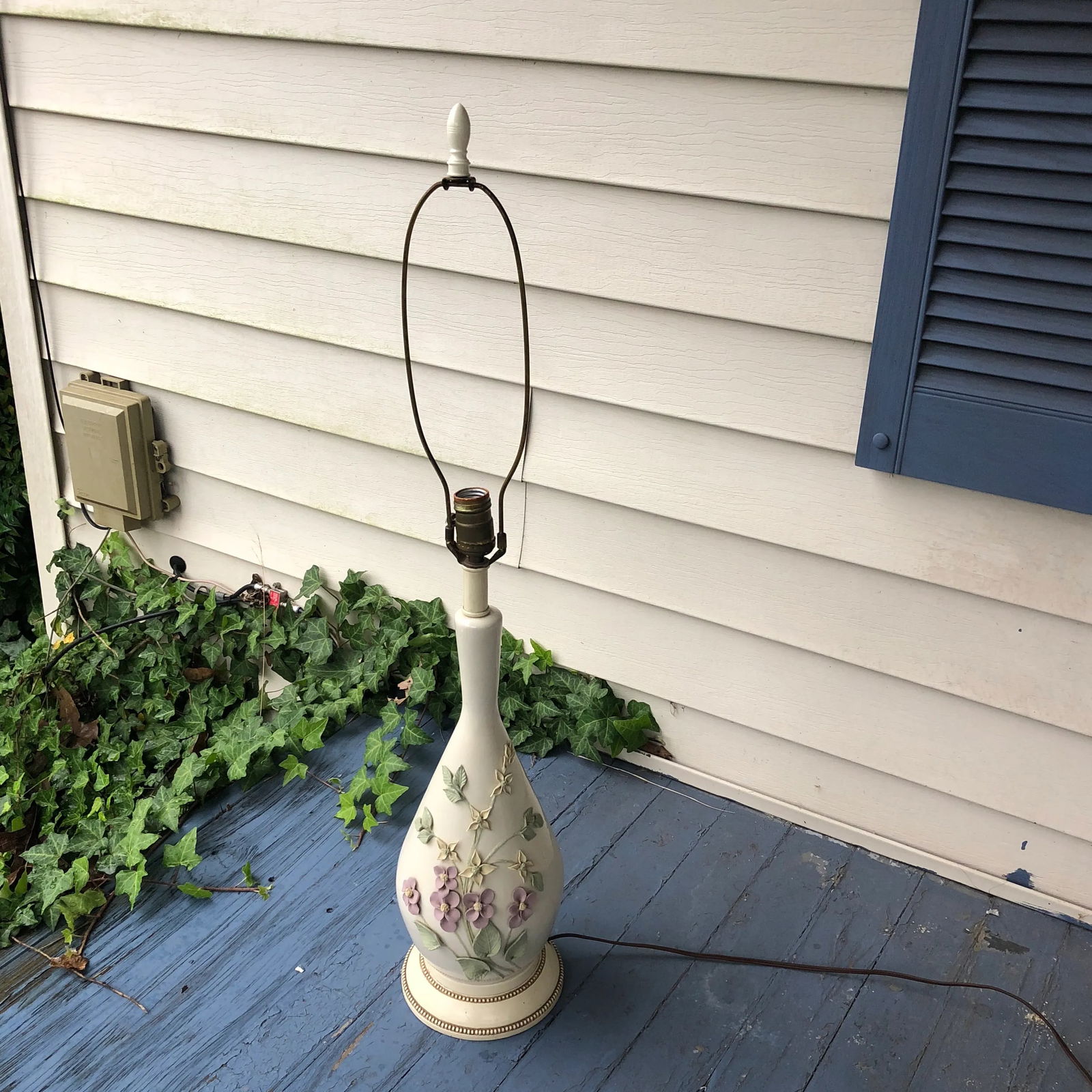 1970s Vintage Ceramic Floral Lamp - 7
