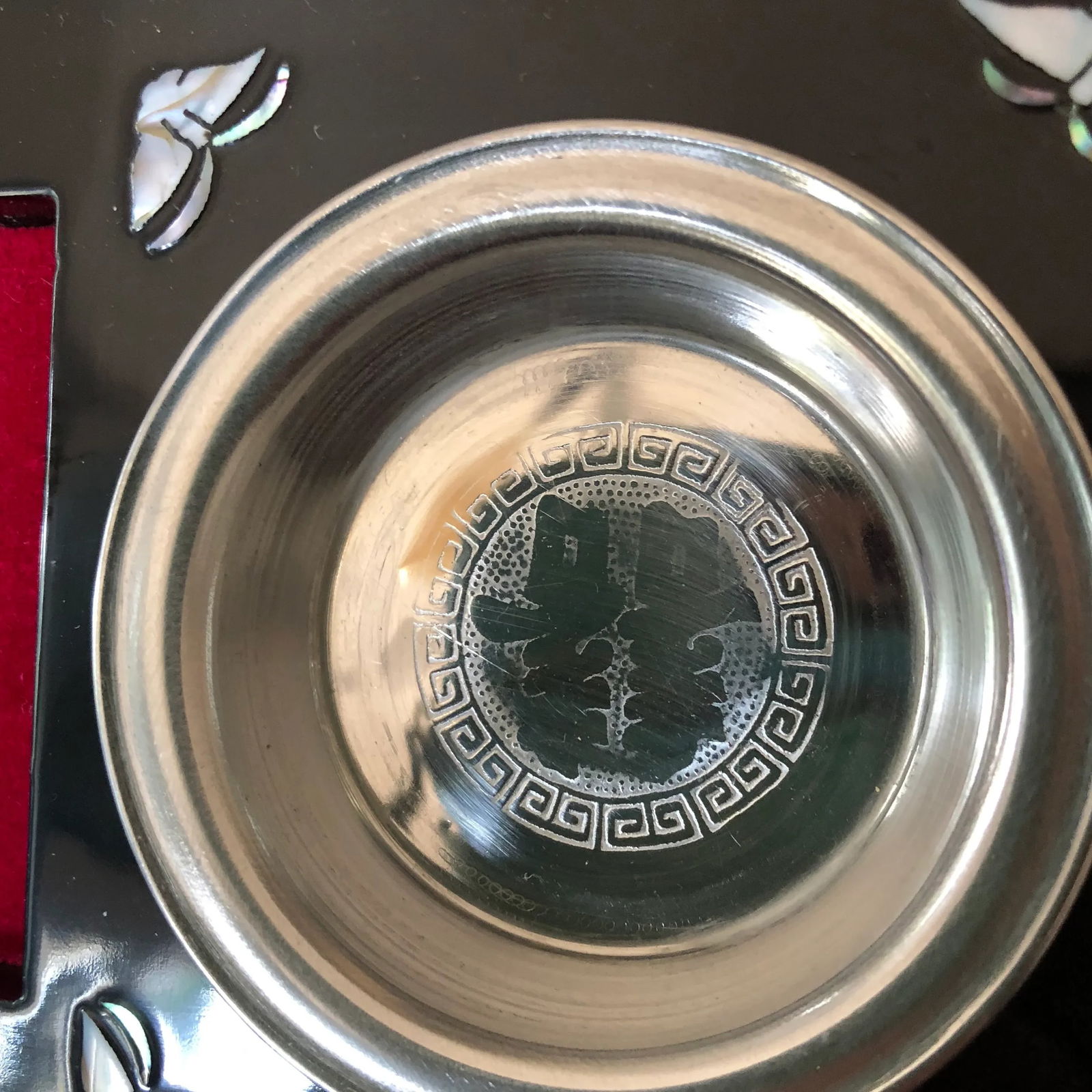 1970s Vintage Black Lacquer Mother of Pearl Asian Box & Plate- 2 Pieces - 7