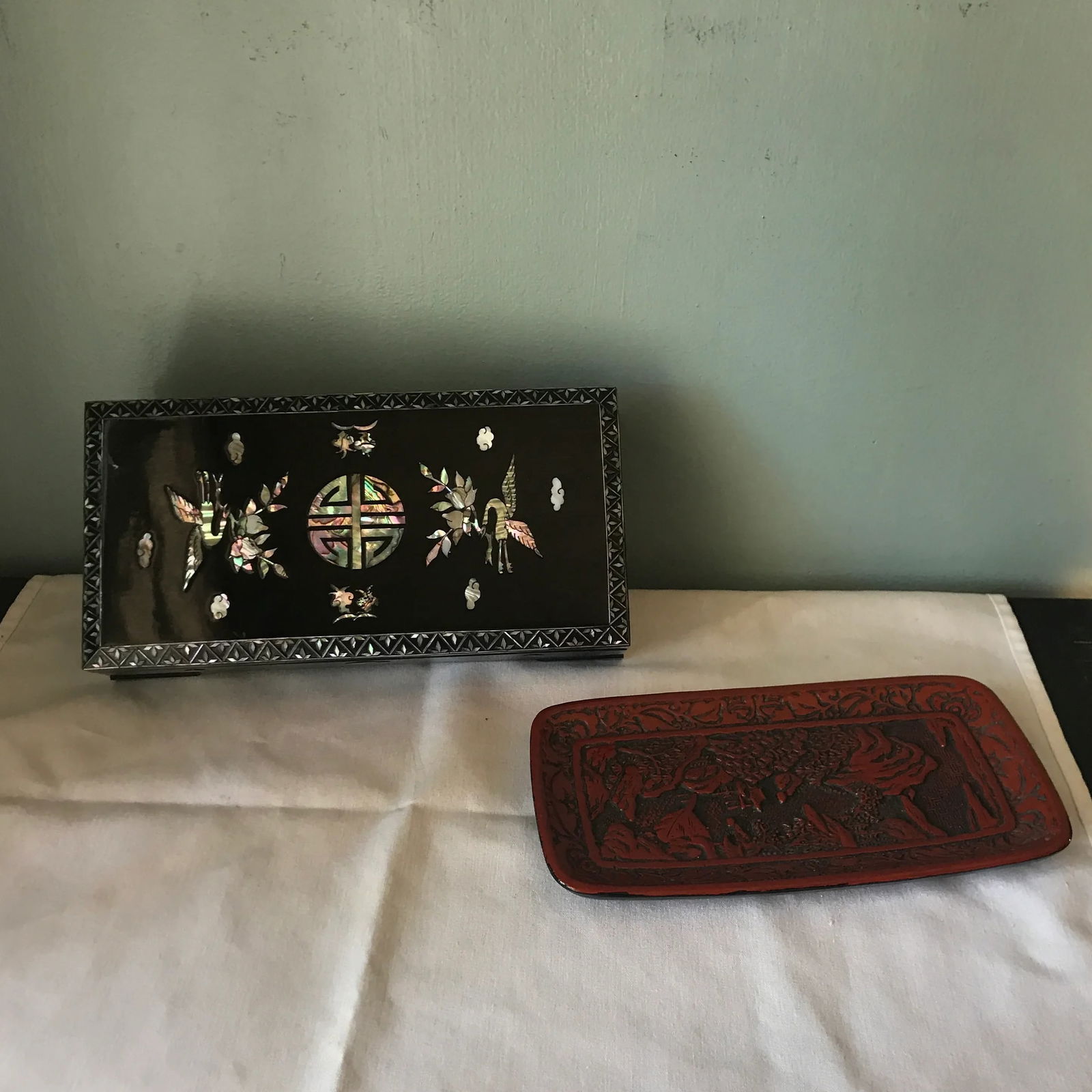 1970s Vintage Black Lacquer Mother of Pearl Asian Box & Plate- 2 Pieces - 9