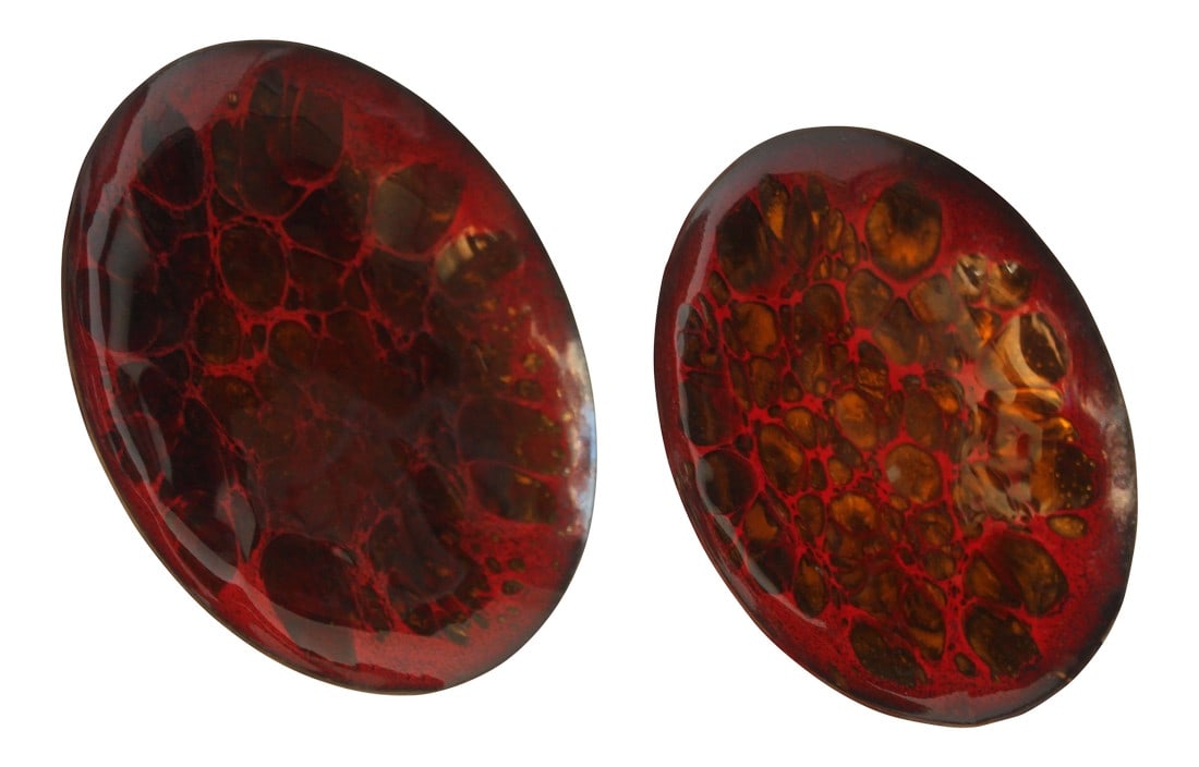 Set of Two Enamel on Copper Red and Gold Decorative Plates by Win Ng: Duo of Mid-Century Modern enamel decorative dishes by acclaimed artist, Win Ng of San Francisco, CA, whose works can be found in museums and private collections worldwide. These examples (the smaller