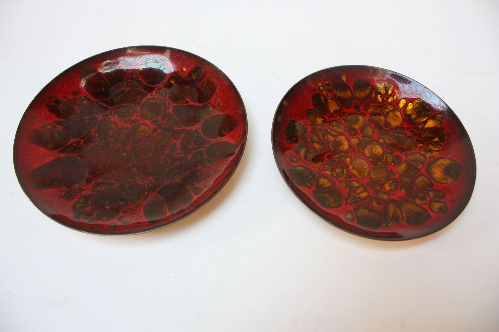 Set of Two Enamel on Copper Red and Gold Decorative Plates by Win Ng - 3