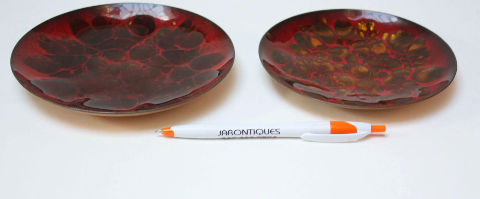 Set of Two Enamel on Copper Red and Gold Decorative Plates by Win Ng - 4