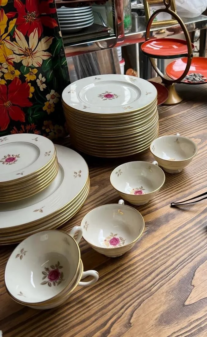 1970s Roses Plate and Coffee Set- 34 Pieces - 2