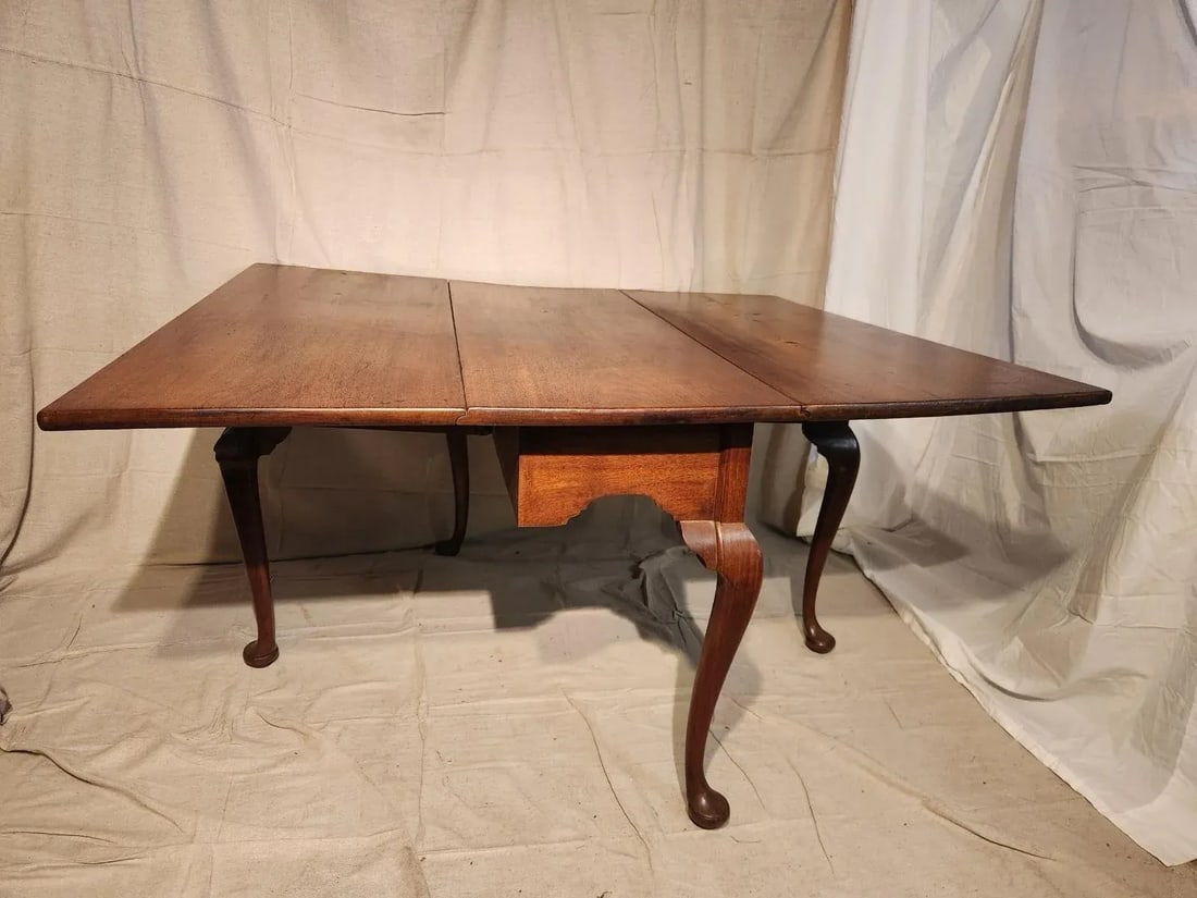 Mid 18th Century Antique Mahogany Drop Leaf Table. - 5