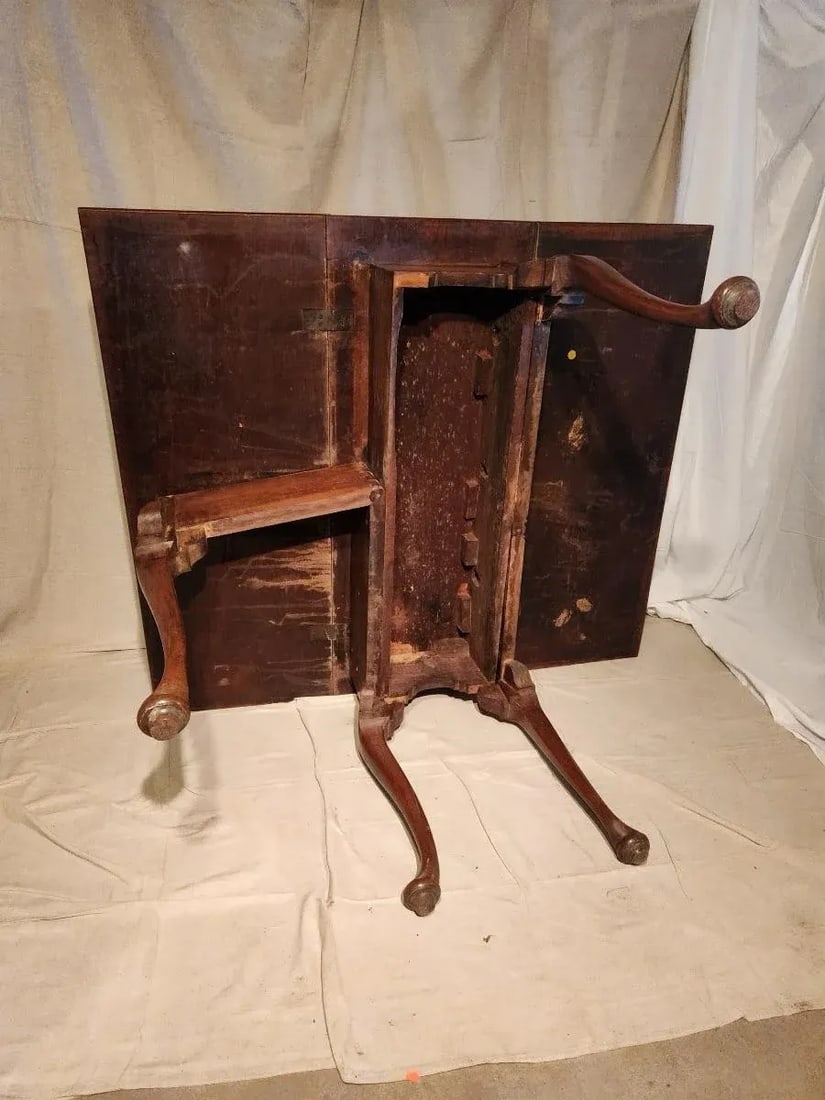 Mid 18th Century Antique Mahogany Drop Leaf Table. - 9