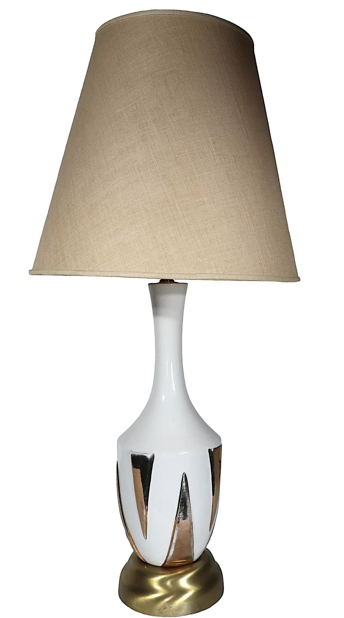 Decorative Mid Century Hollywood Regency Style Gold and White Ceramic Table Lamp - 4