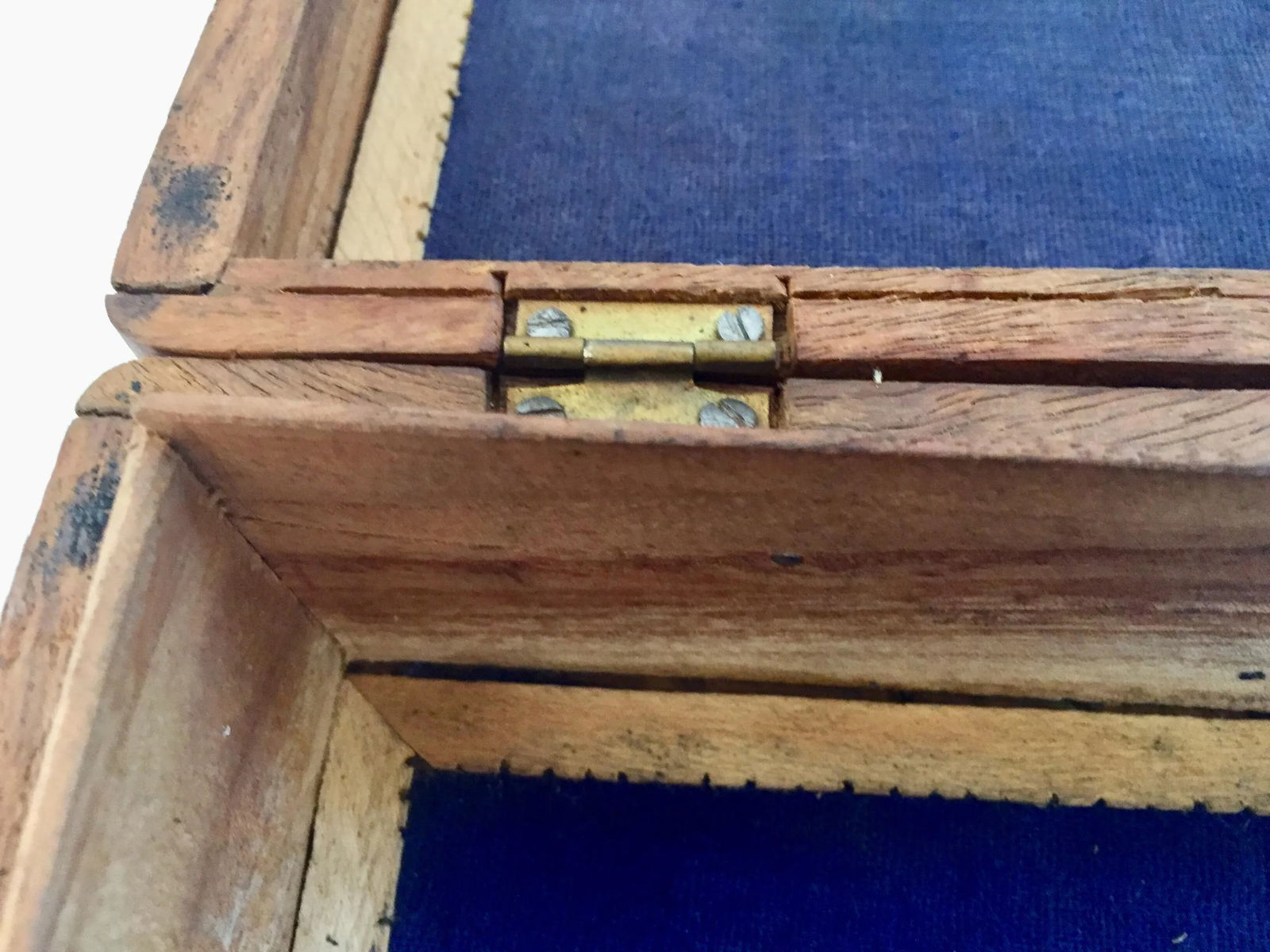 Early 20th Century Anglo Raj Hand-Carved Wooden Decorative Jewelry Box - 8