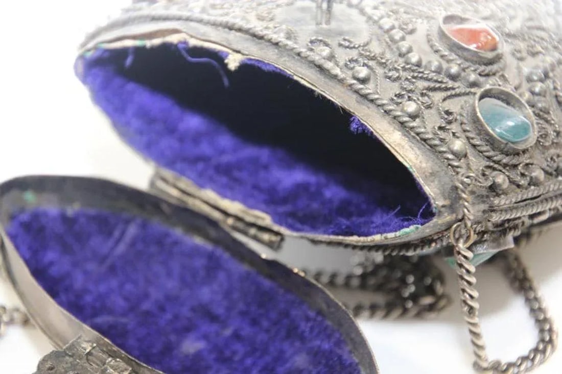 Vintage Sajai Metal and Agate Scroll Box Coin Purse, Handmade in India - 11