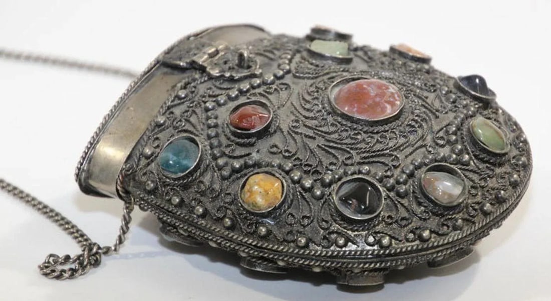 Vintage Sajai Metal and Agate Scroll Box Coin Purse, Handmade in India - 4